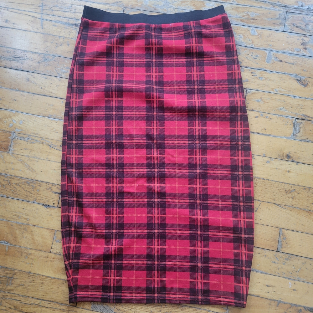 QED London Red and Black Plaid Pencil Skirt